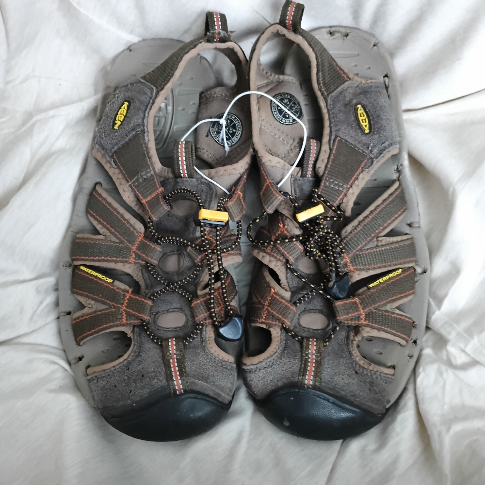 Men's Keen Sandals size 8